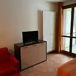 Cimone Supersci Polle-life Hotel apartamentowy Riolunato